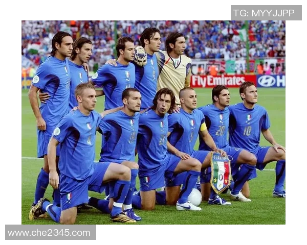 足球巨星齐聚一堂精彩合影海报展现球场荣耀与激情